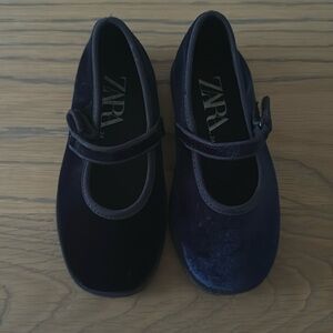 Zara Velvet Mary Jane Shoes 
Navy